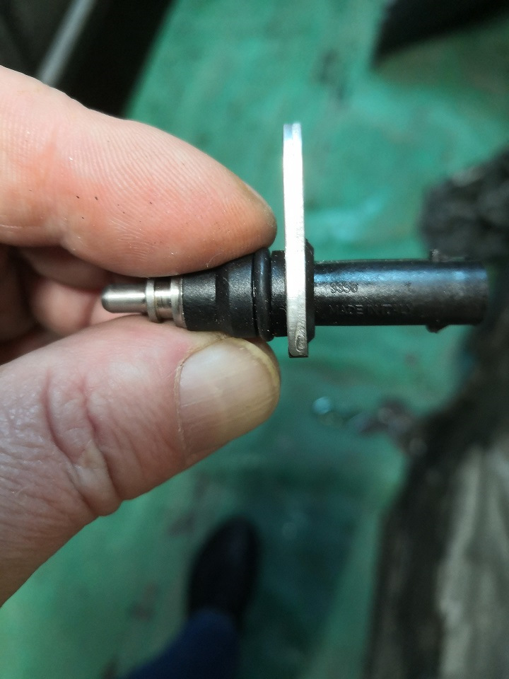 Замена датчика температуры охлаждающей жидкости G62 — Audi Q5 (1G), 2 л ...