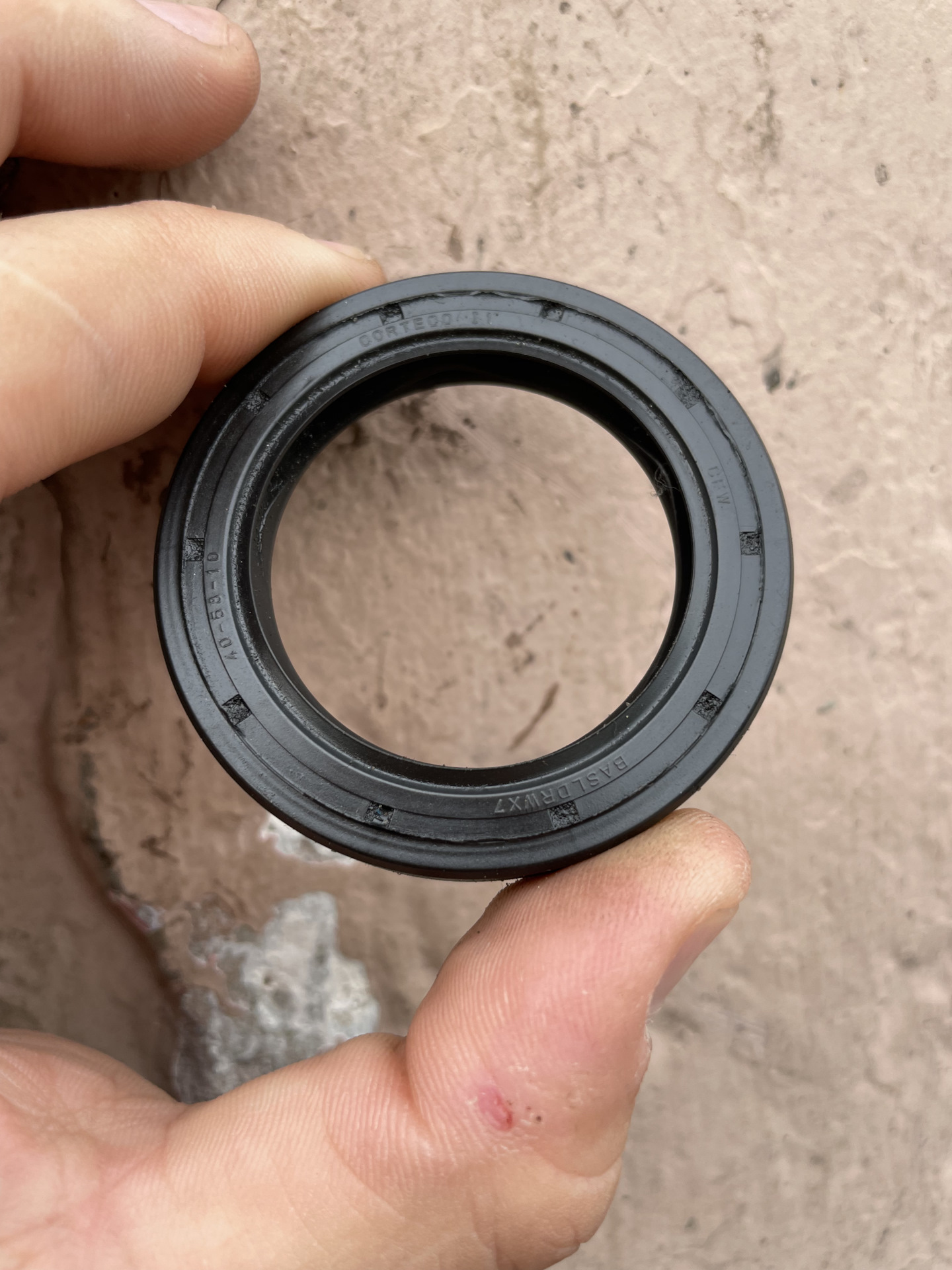 46. Сальник привода пежо 206 мкпп 1. Сальники приводов пежо 307. Сальник приводного вала пежо 307. Сальник гидротрансформатора акпп пежо 308.