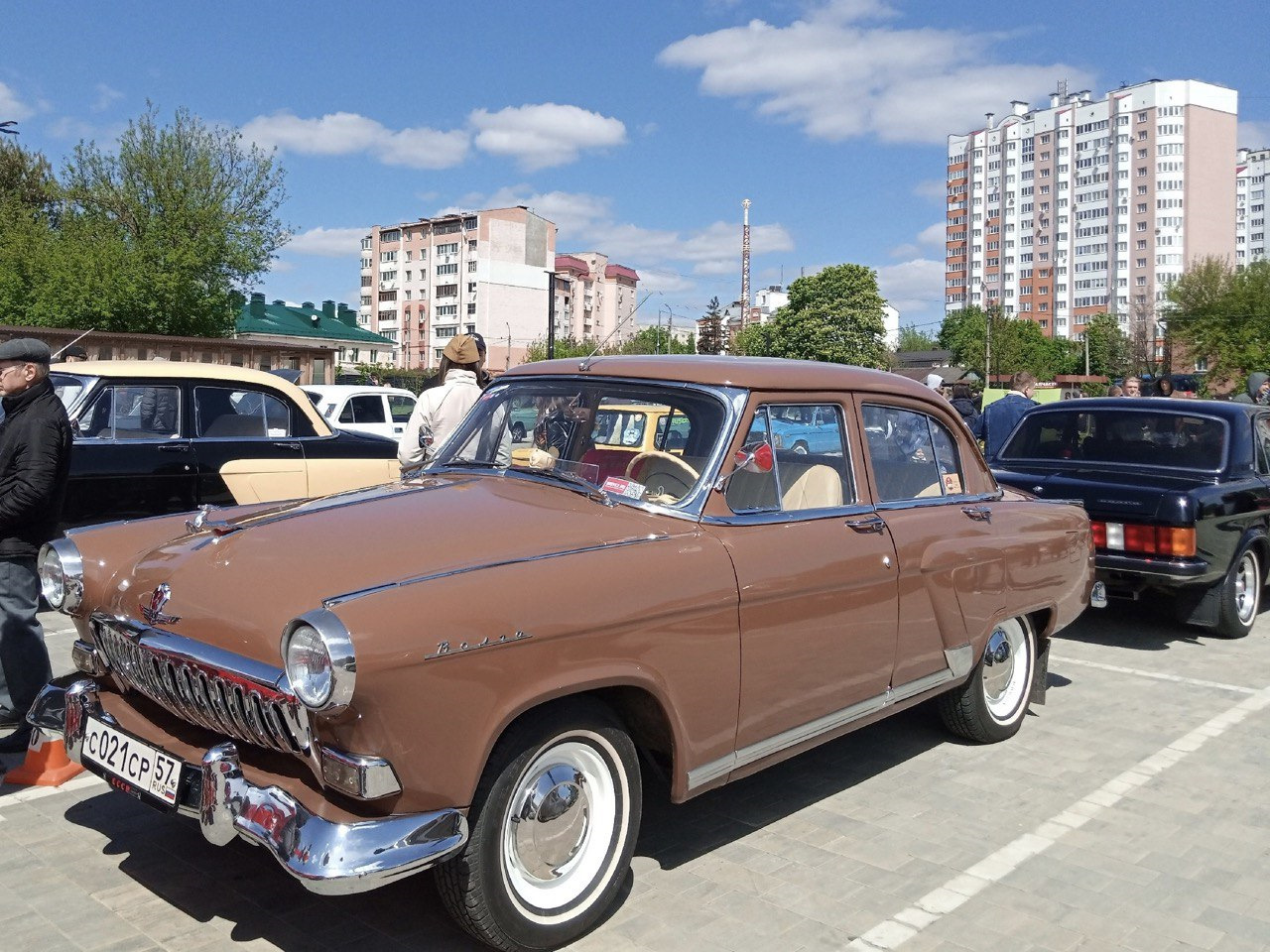 Выставка ретро автомобилей в орле. Выставка ретро автомобилей. Выставка ретро машин в Орле.