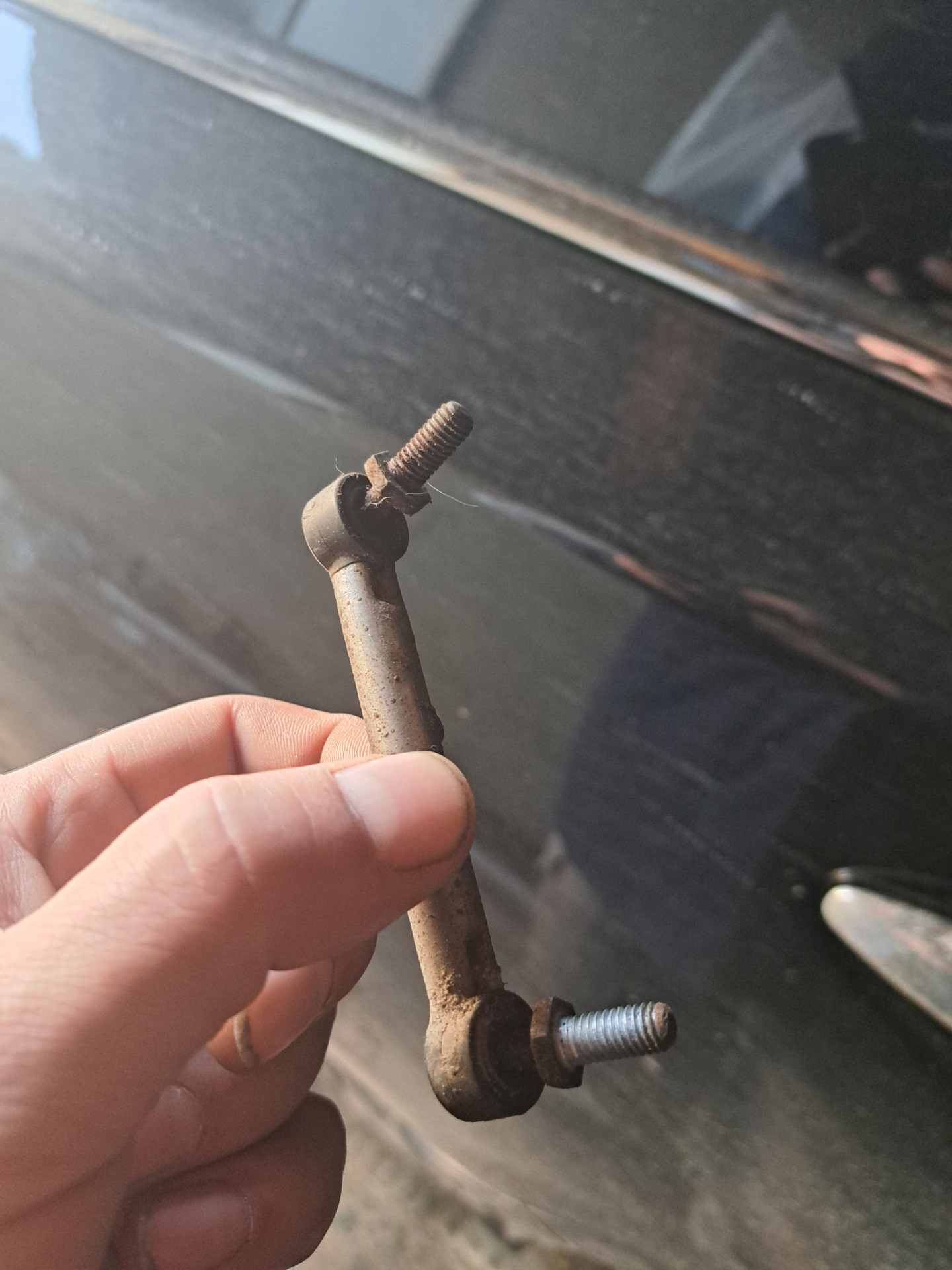Чистка и смазка тяги датчика положения кузова — Nissan Teana (L33), 2,5 ...