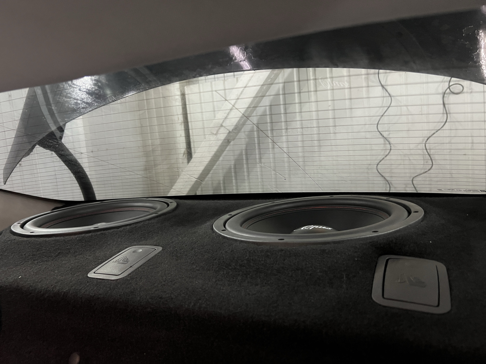 Установка ГУ Teyes CC3 2K + Free Air сабы 2x12'' в полку седана — Opel ...