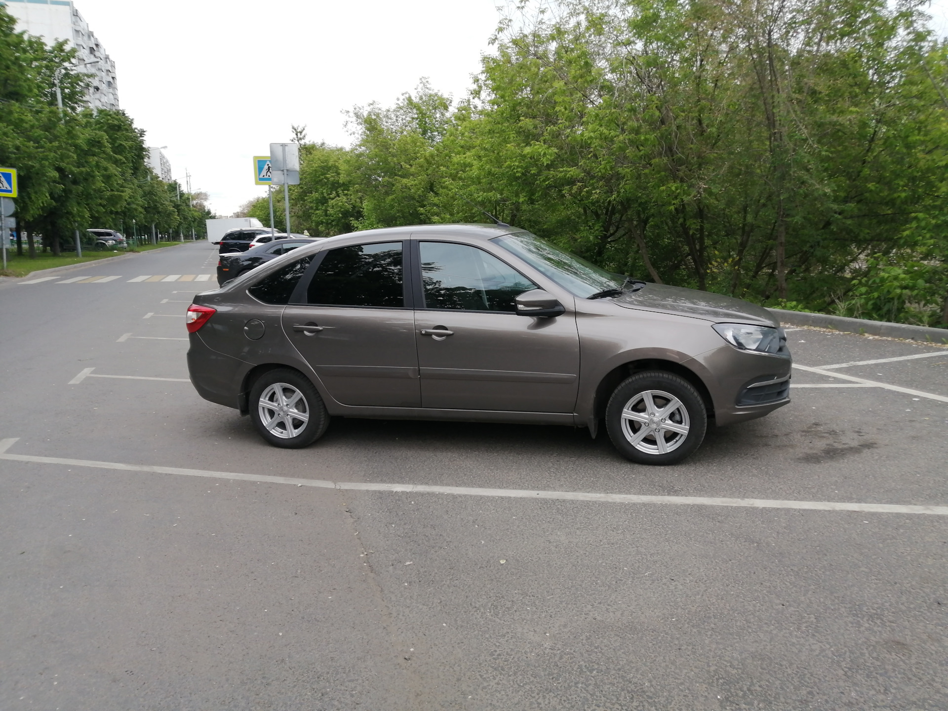 Литье на лето — Lada Гранта Лифтбек (2G), 1,6 л, 2020 года | колёсные ...