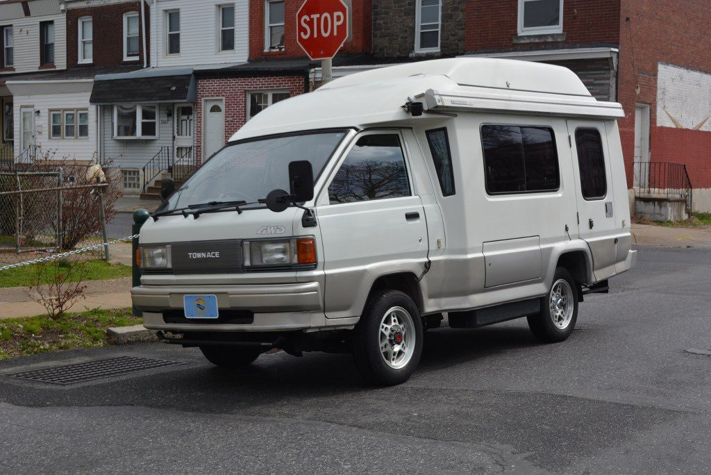 Купить тойота айс в новосибирске. Toyota Town Ace. Toyota Town Ace Camper. Toyota TOWNACE. Toyota Town Ace 1 поколение.