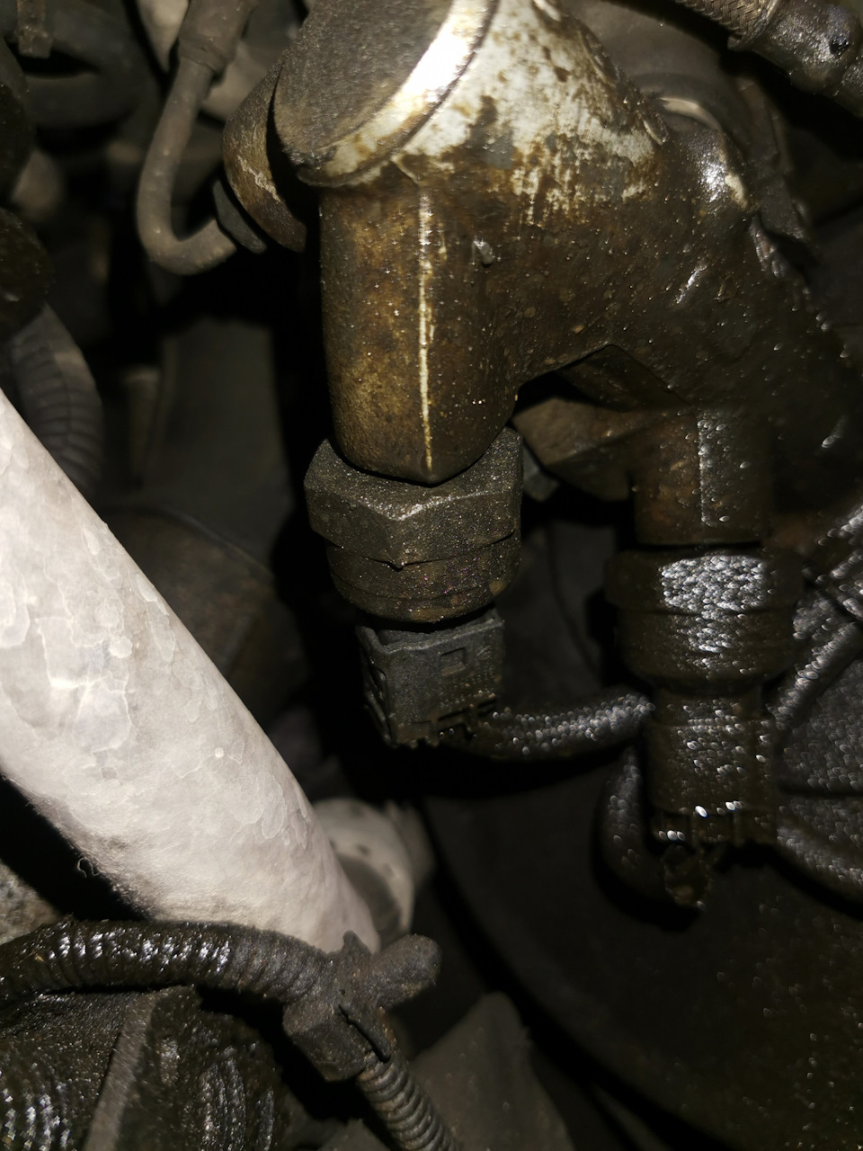 Замена датчика давления на главном тормозном цилиндре — Audi TT (1G), 1 ...