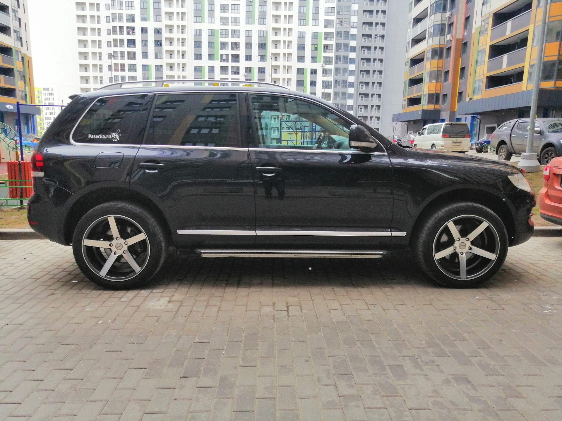 Литье туарег. Volkswagen Touareg 2008 диски 21. Volkswagen Touareg 2008 на дисках. Touareg 1 20 колеса. Туарег 2005 на 20 колесах.