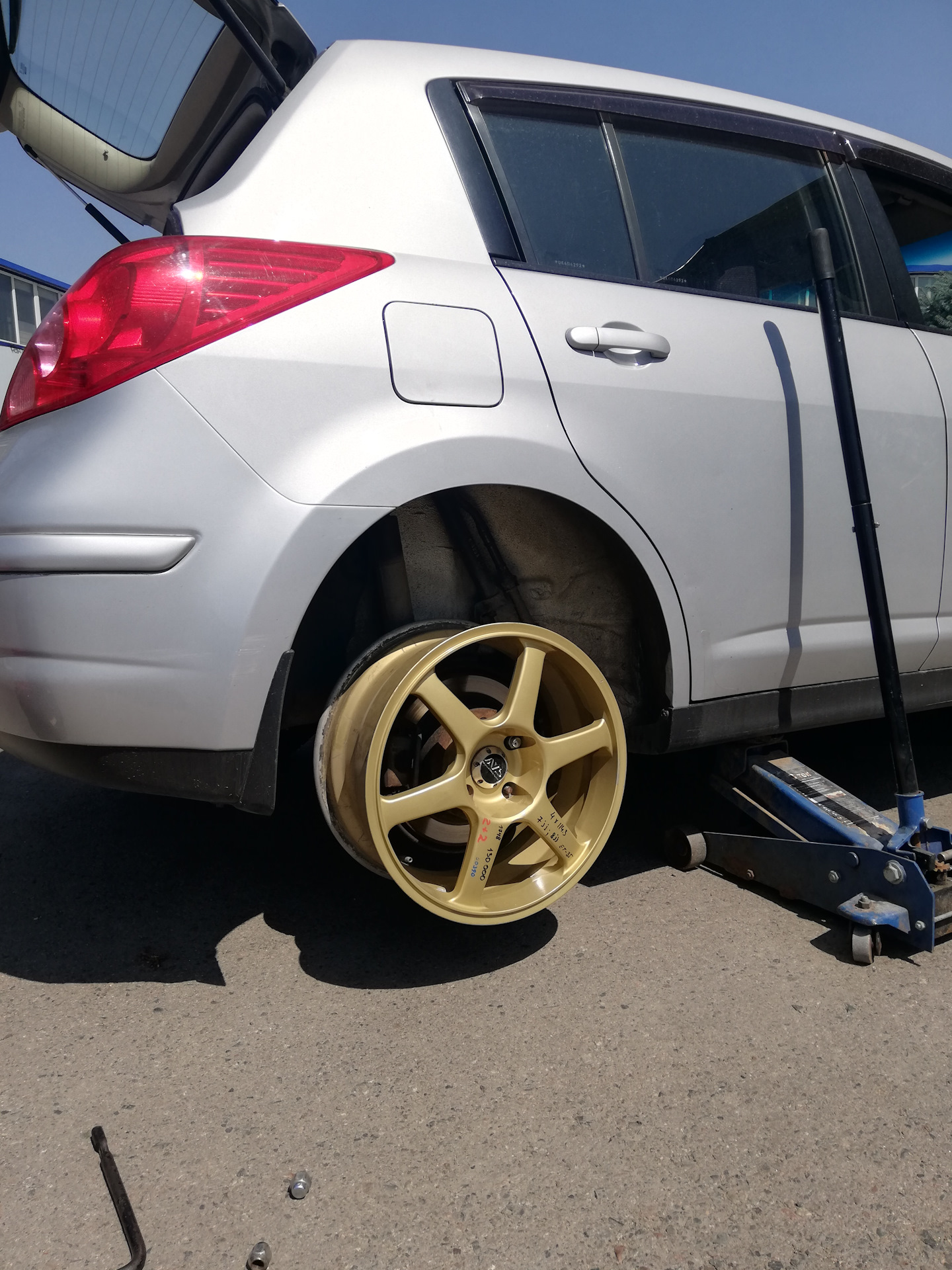 Диски AVSModel6 — Nissan Tiida (1G), 1,6 л, 2007 года | колёсные диски ...