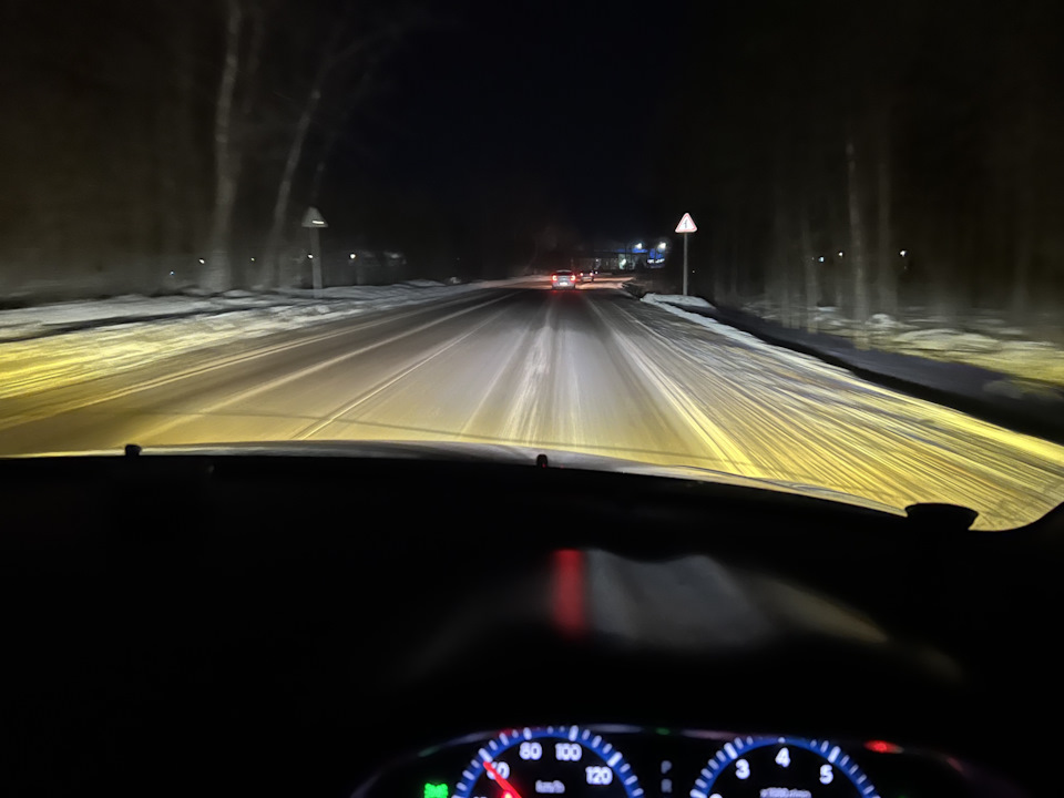 За рулем, 4000 К и 70 % мощность светового потока — Toyota Premio (T240)