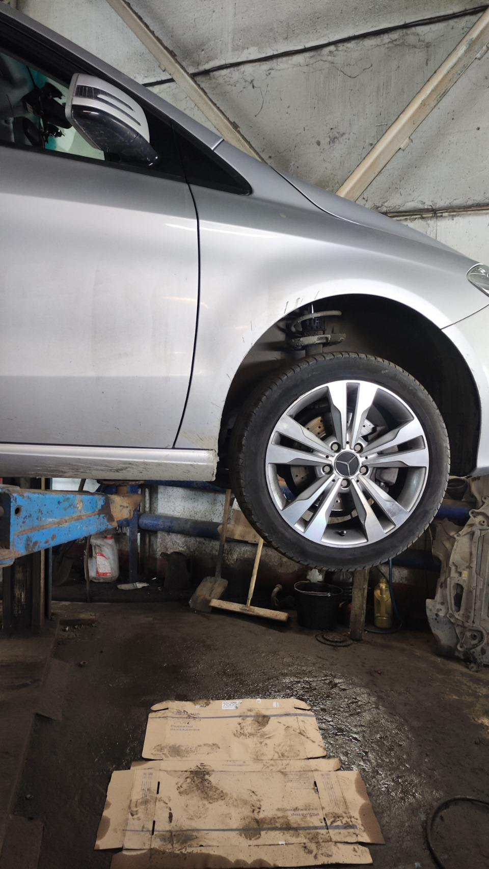 Свистят передние колодки — Mercedes-Benz B-Class (W246), 1,6 л, 2012 ...