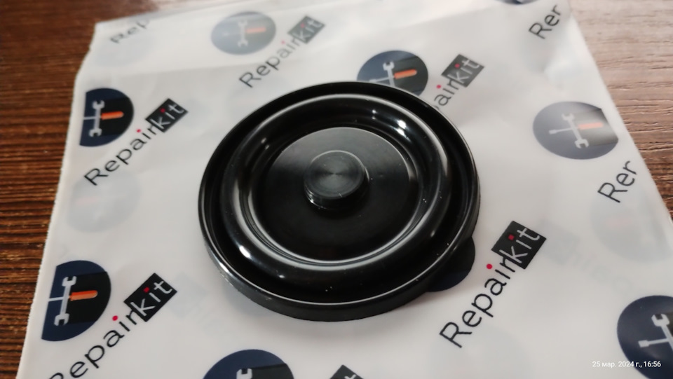 Мембрана маслоотделителя клапанной крышки. — Volvo V50, 2 л, 2004 года ...