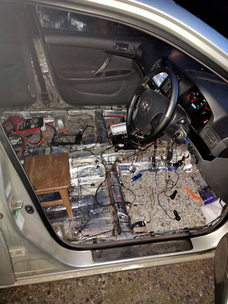 Саб в полку — Toyota Allion (T240), 1,8 л., 2002 года | автозвук | DRIVE2