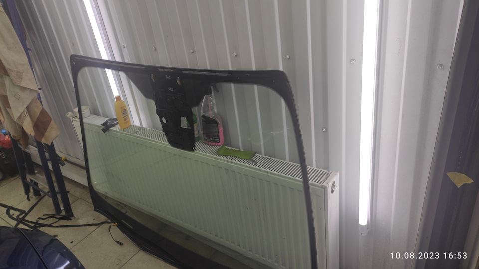 Замена лобового стекла — Ford Focus Hatchback III, 1,5 л, 2016 года ...