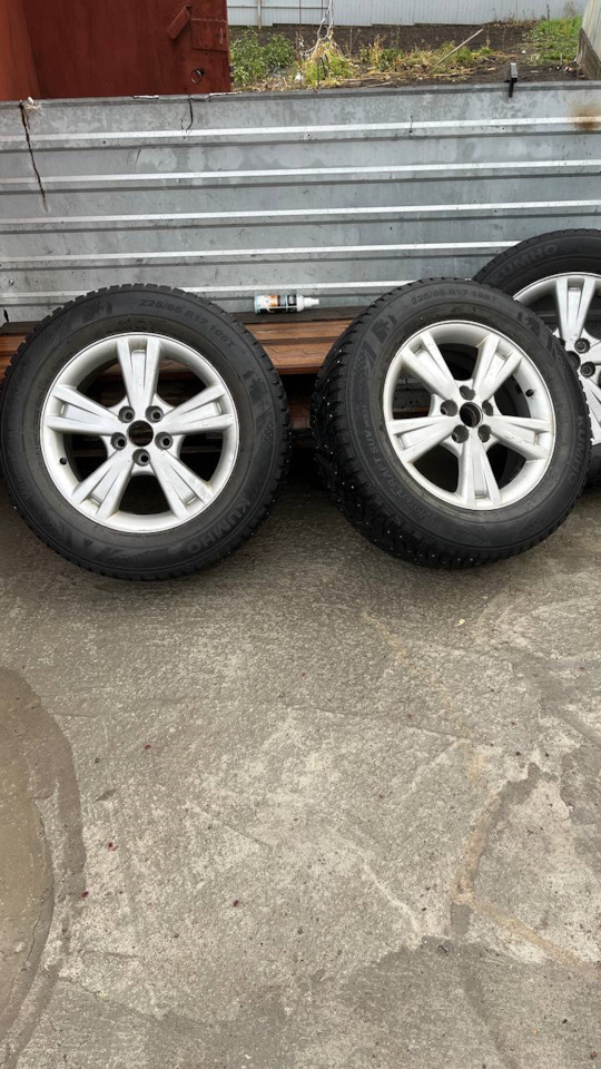 Шины зимние шипованные Kumho 225/65 R17, литые диски 6,5Jx17 ET35 5x114,3 на Lexus RX (2G). Б/у | 26 000 ₽ в городе Липецк | DRIVE2