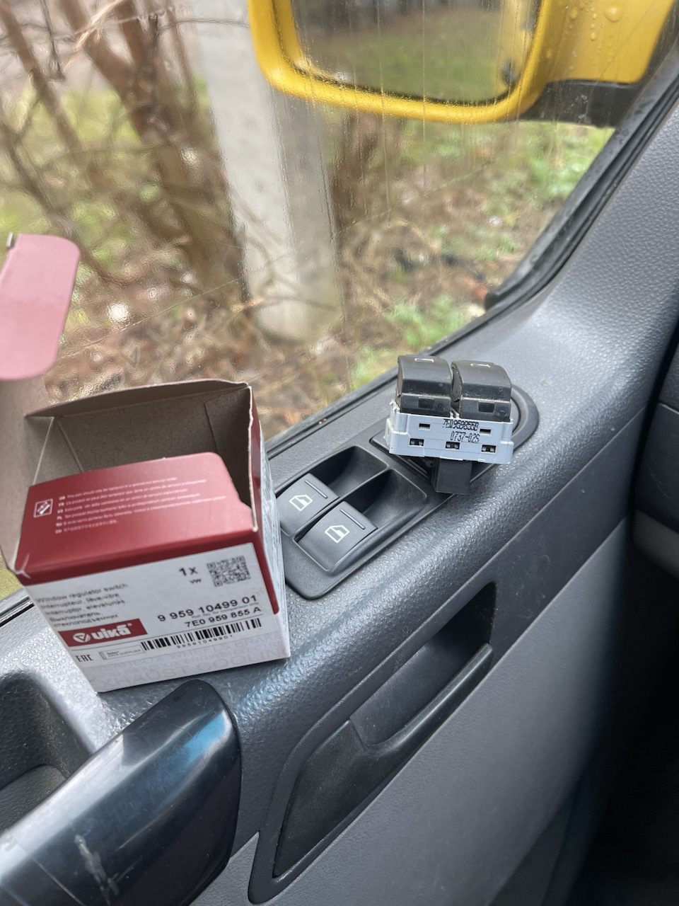 Фото в бортжурнале Volkswagen Transporter T5. Запчасти на фото: 1049901, 0137025