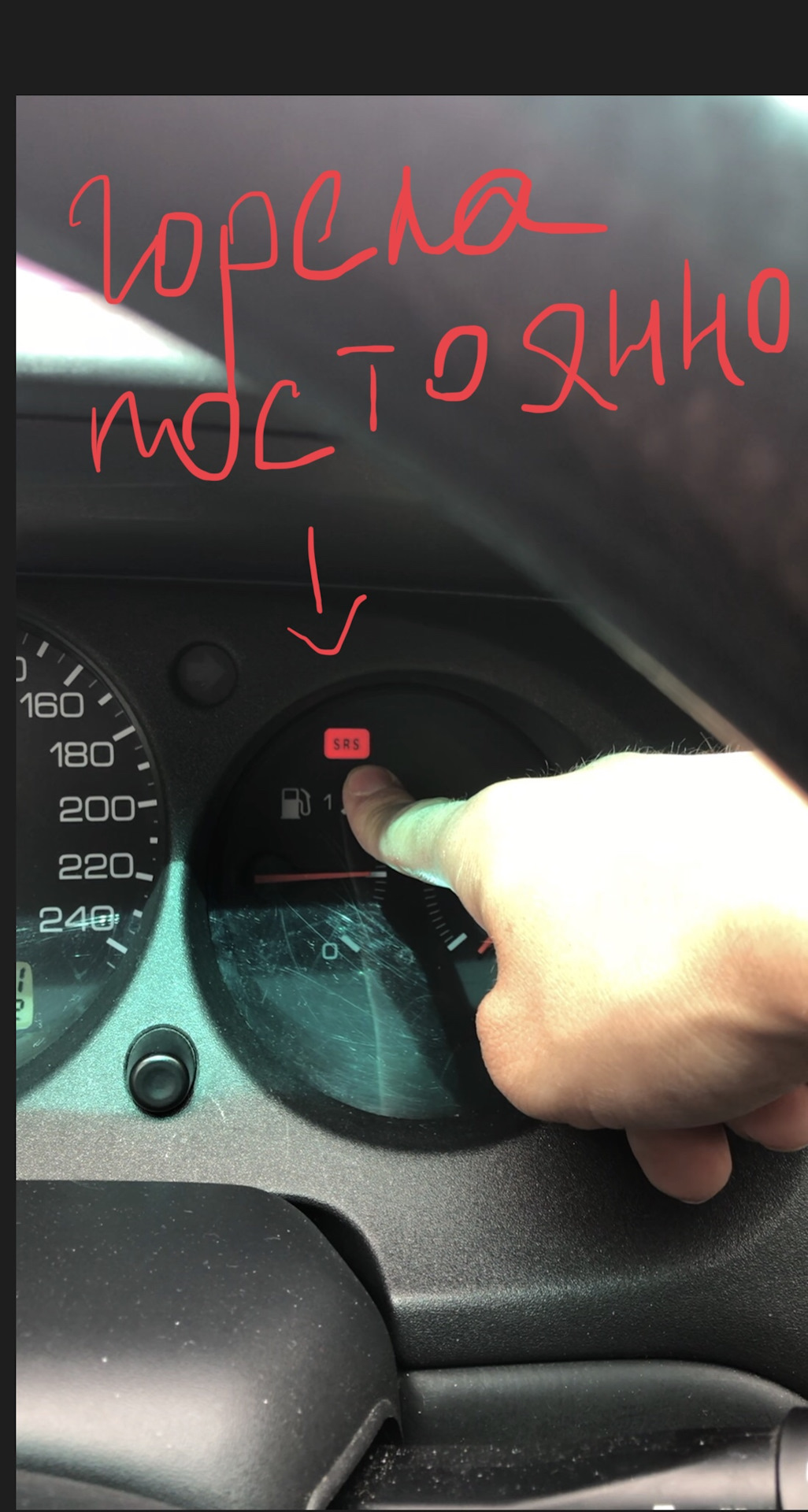 Airbag значок. Горит лампочка srs. Митсубиси каризма горит srs. Митсубиси спейс стар 2004 не работает тахометр. Горит лампочка srs.