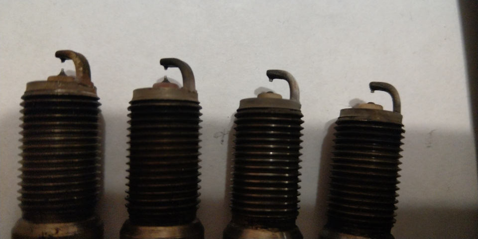 Неравномерный износ свечей (иридиевые Denso) — Dodge Caravan IV, 2,4 л ...