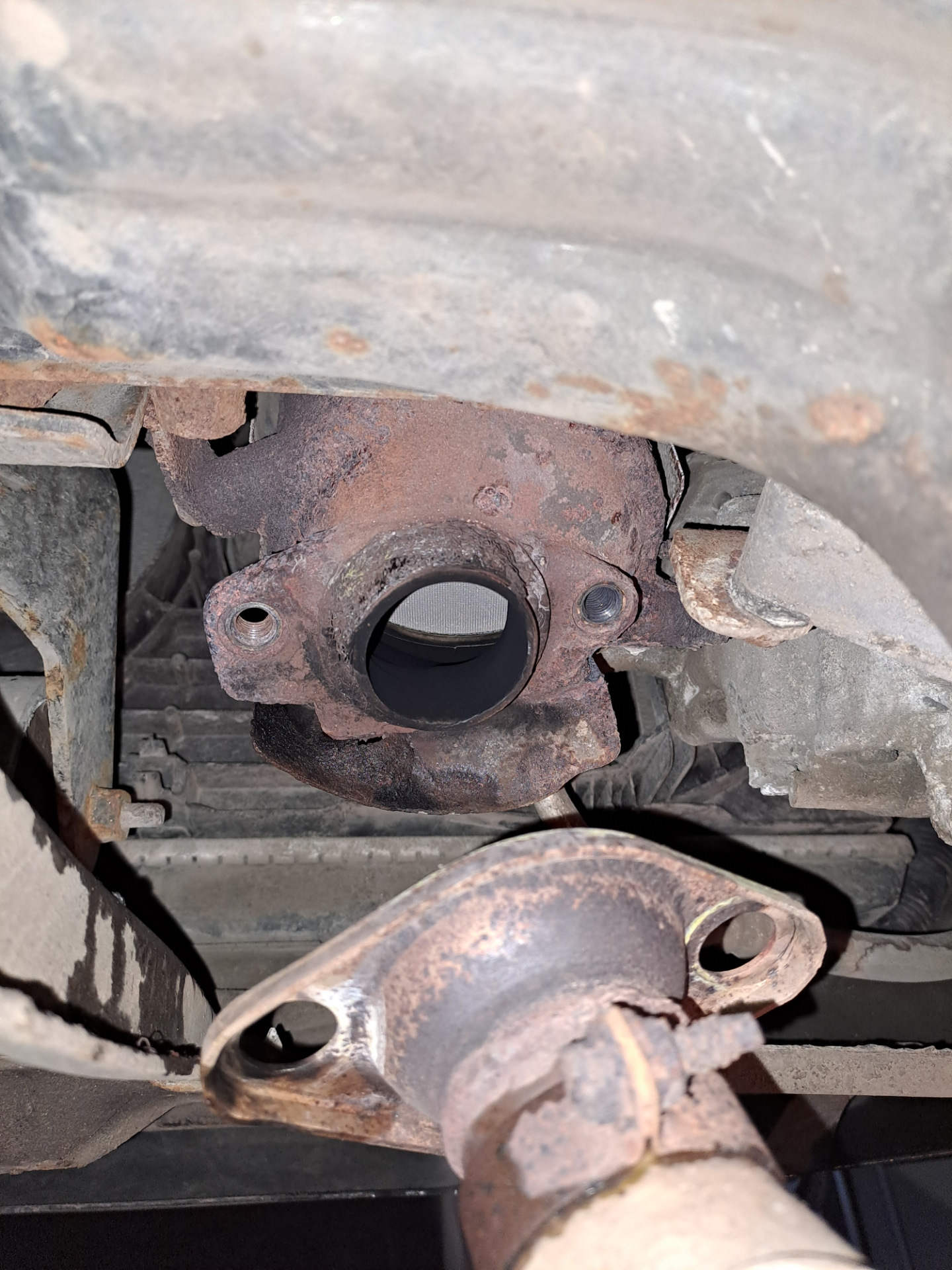 Замена кольца приёмной трубы глушителя. — Nissan Almera II (N16), 1,8 л ...
