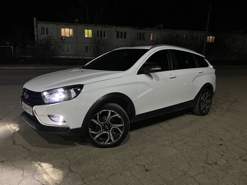 24®. Диски Веста Спорт на Весту СВ Кросс + Мини-линзы в ближний — Lada ...