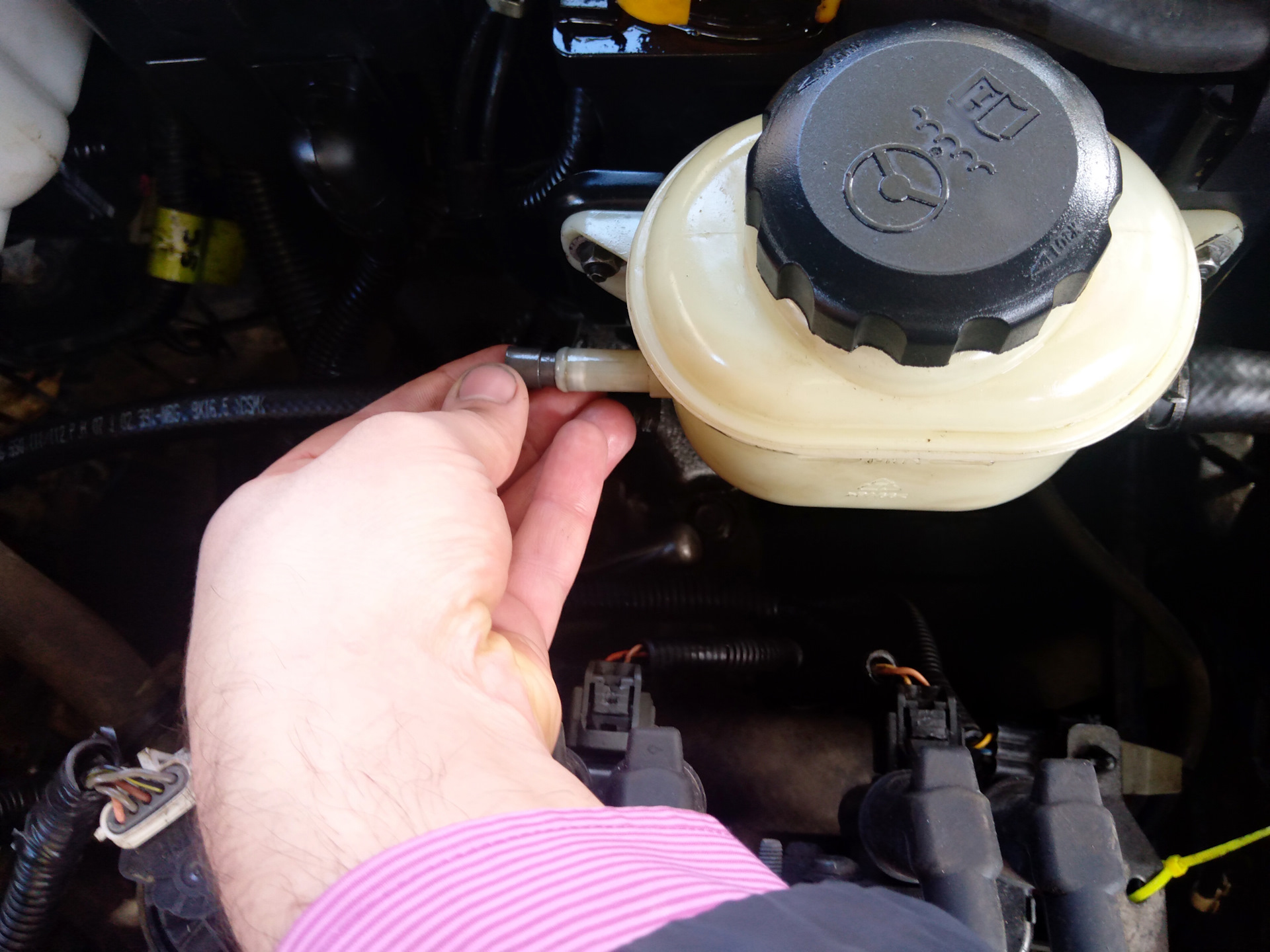 Как прокачать гидроусилитель. Гидроусилитель руля уаз хантер. Как прокачать гидроусилитель. Как прокачать гидроусилитель. Как прокачать гидроусилитель.