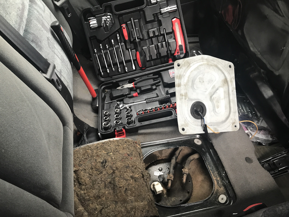 Чистка фильтра грубой очистки топлива (сеточки) — Mazda 626 V (GF), 2 л ...