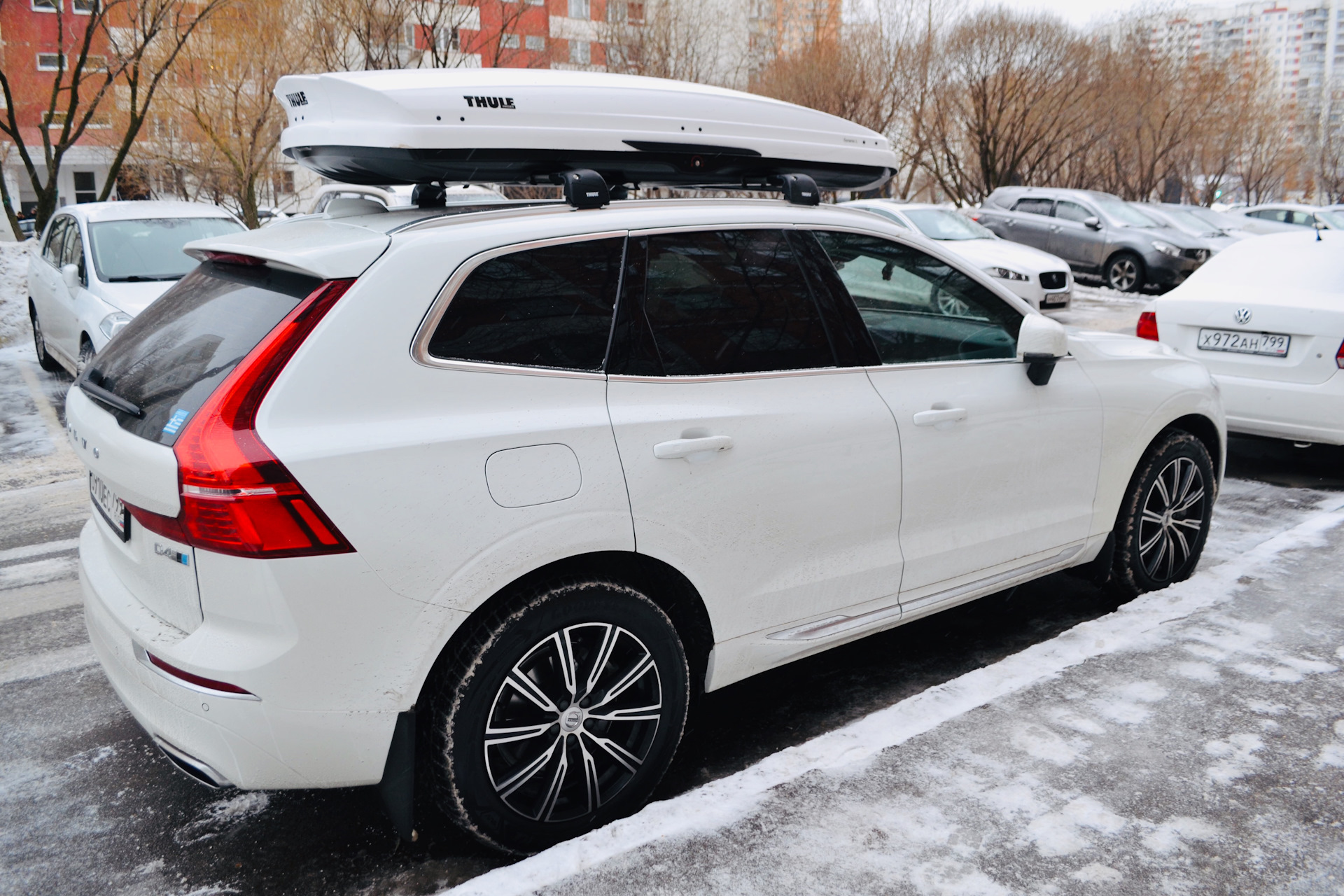 Volvo thule. Volvo xc60 Thule. Volvo xc40 бокс на крышу. Volvo Space Design 520. Thule Volvo.