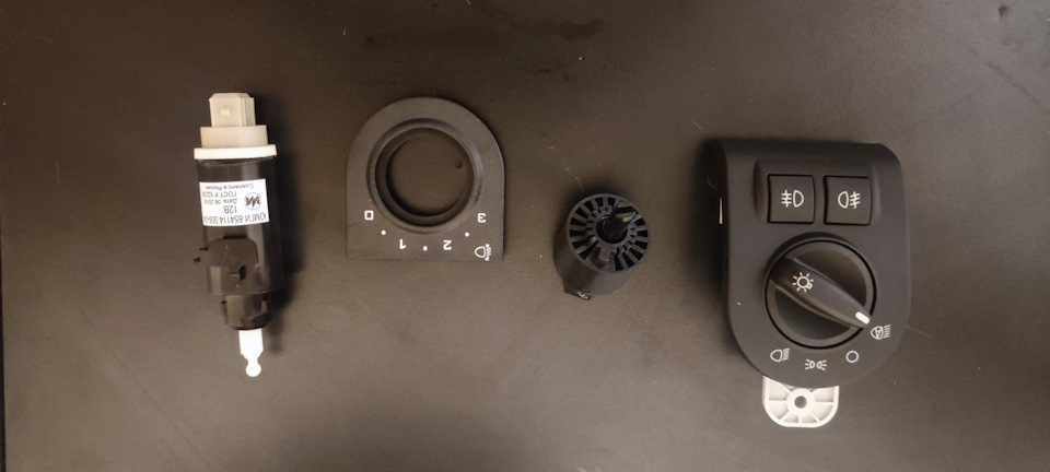 21920370959000 Переключатель корректора фар 2192, ЮМГИ.654114.008-04 Электрокорректор фар Газ 3102, 21920370959100 Шкала электрокорректора Ваз 2192, 8450100637 Модуль управления светотехникой — Lada Гранта Лифтбек (2G). Запчасти на фото: 21920370959000, ЮМГИ65411400804, 21920370959100, 8450100637