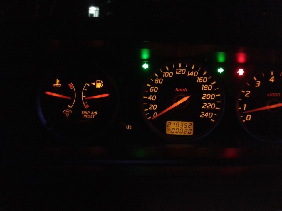 При торможении загорается противотуманка — Nissan Primera (P12), 1,6 л ...