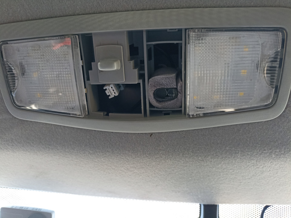 Установка выносного микрофона магнитолы Teyes CC3 — Peugeot 4007, 2,4 л ...