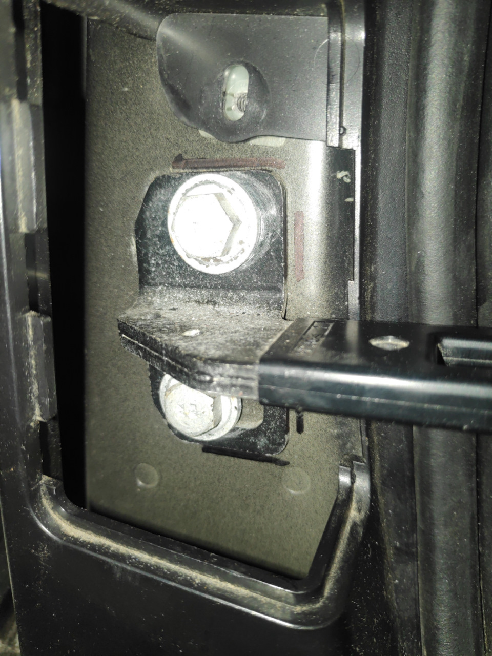 Регулировка крышки багажника — BMW X5 (E70), 3 л, 2011 года | тюнинг ...