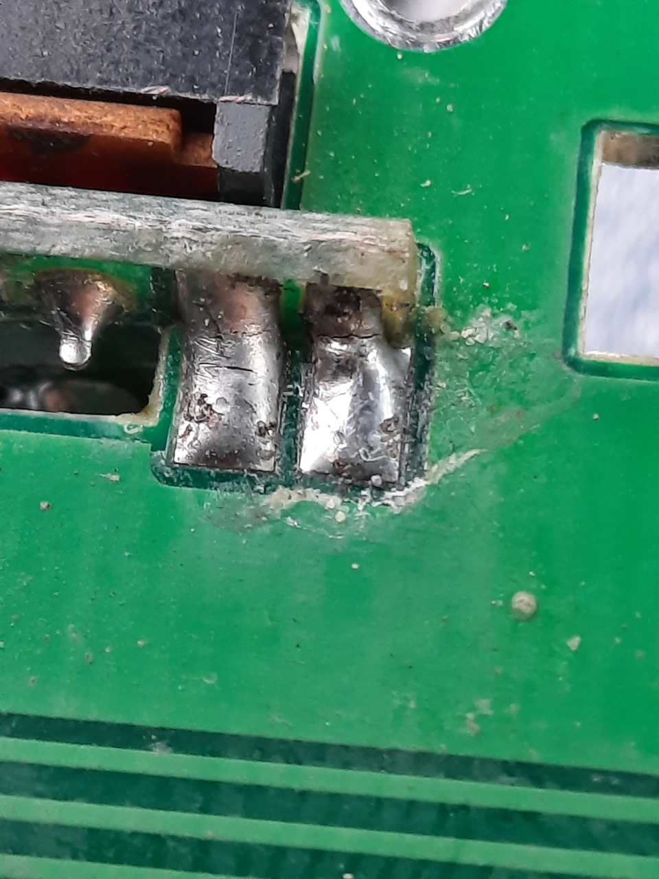 Из-за этого аукс работал в одной колонке — Great Wall Hover