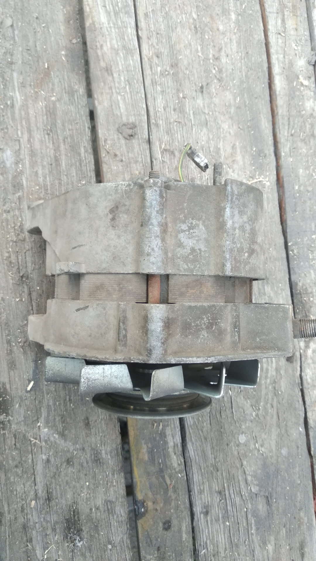 При включении поворотников мигает лампа зарядки аккумулятора ВАЗ 2107 ...