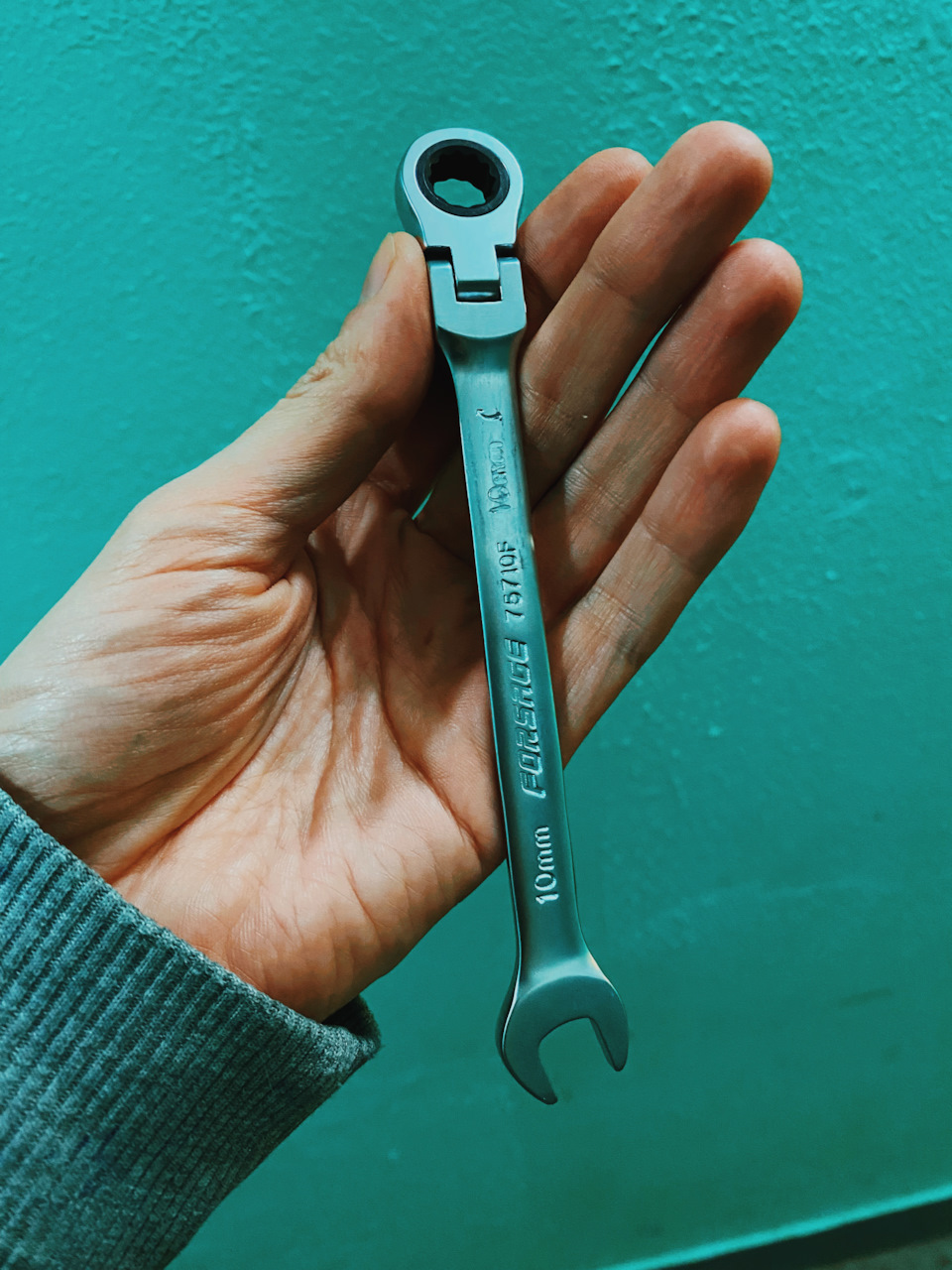 Мега ключ с храповым механизмом))) — Mitsubishi Outlander XL, 2 л, 2010 ...