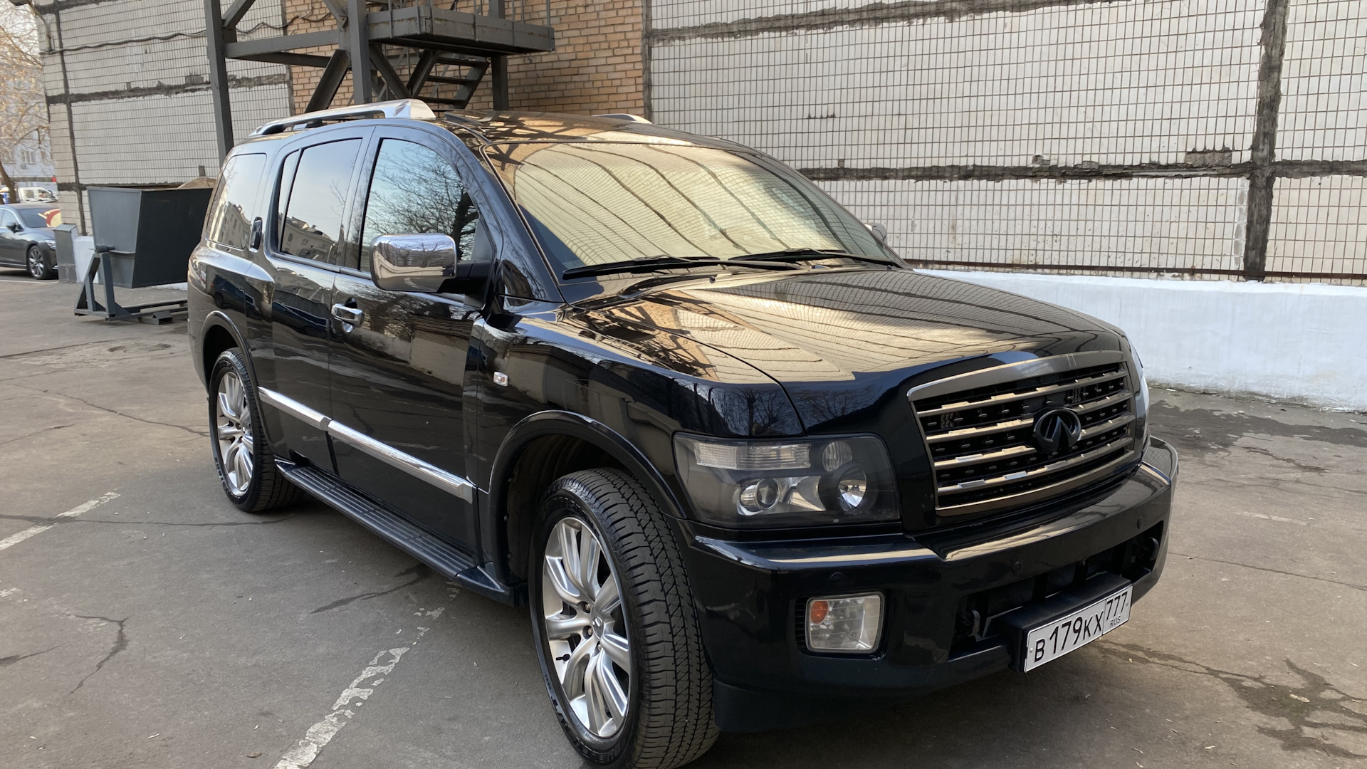 Infiniti QX (2G) 5.6 бензиновый 2009 | 56 BLACK OBSIDIAN на DRIVE2