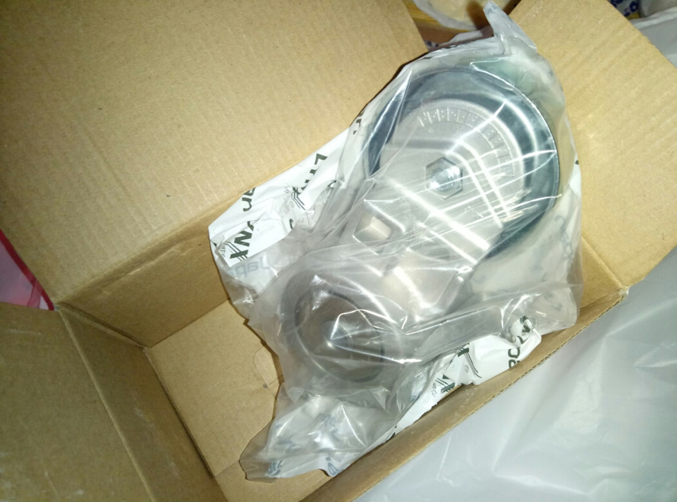 новый — Mitsubishi Airtrek