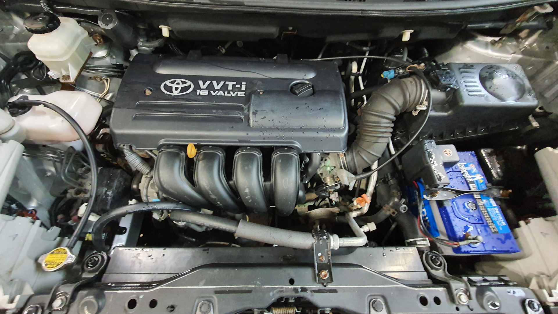 Toyota isis двигатель. Двигатель 2zr -ge 20 f тойота исис. Гбо тойота авенсис 1. Toyota isis двигатель. Акб тойота исис 1.