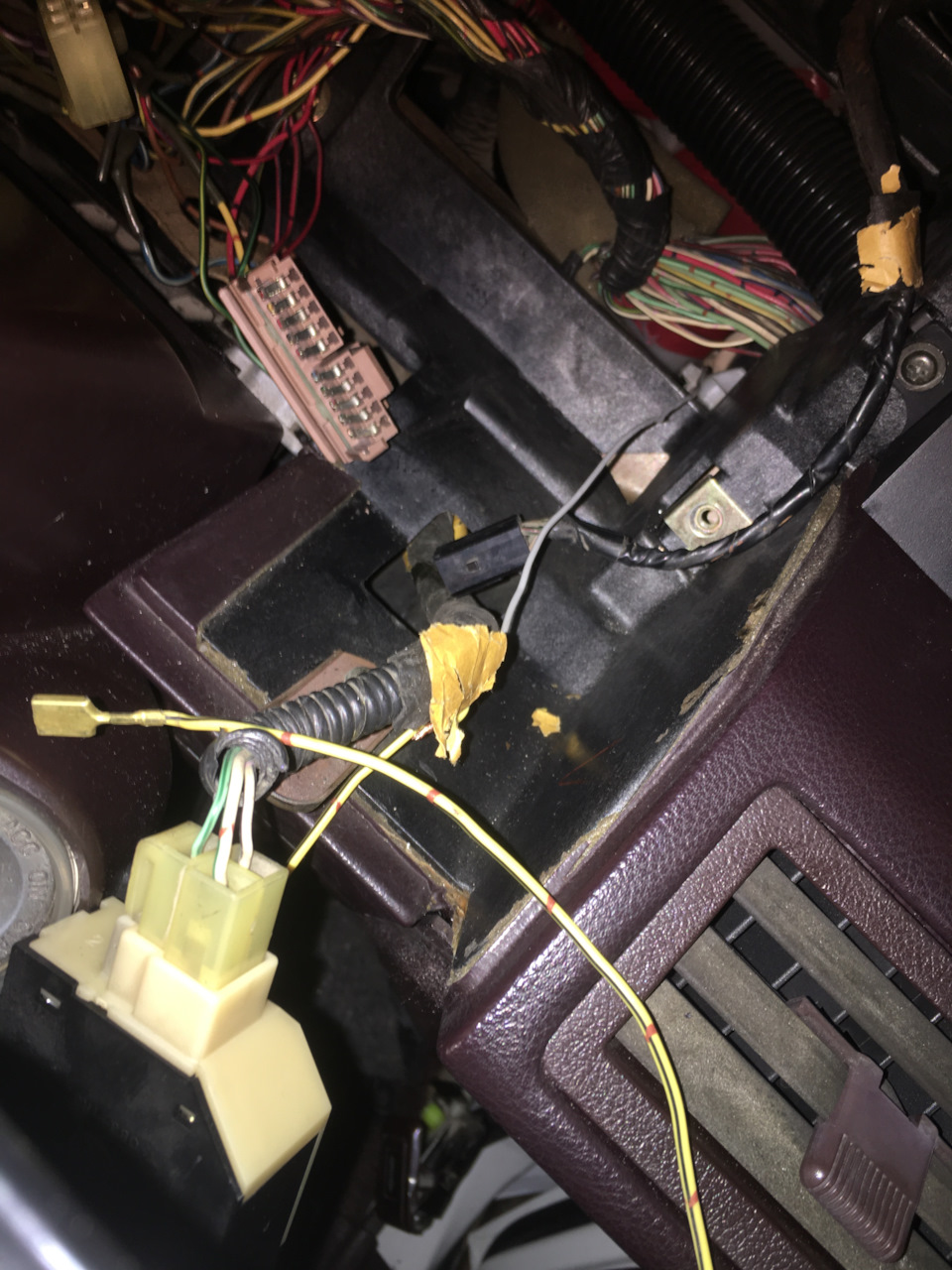 прибежал он вот сюда! — Toyota Crown (S120)