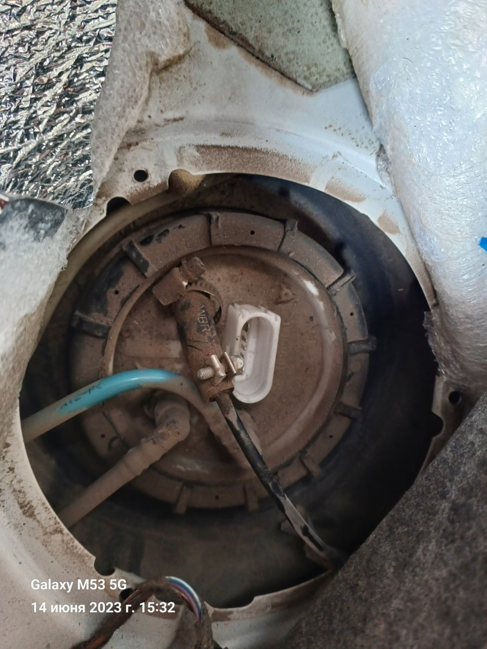 Фильтр тонкой и грубой очистки топлива. — Volkswagen Polo Sedan, 1,6 л ...
