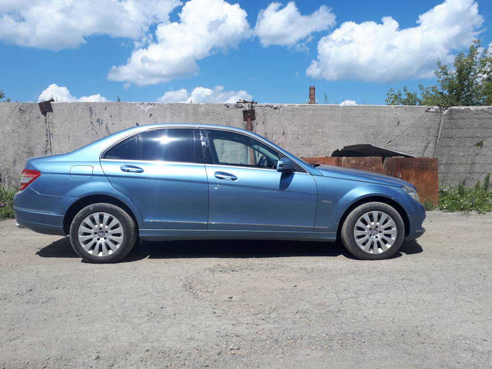 Krok 24: Pomiary PO — przód (zwykle ok. +30 mm przy nadkolu). — Mercedes W204