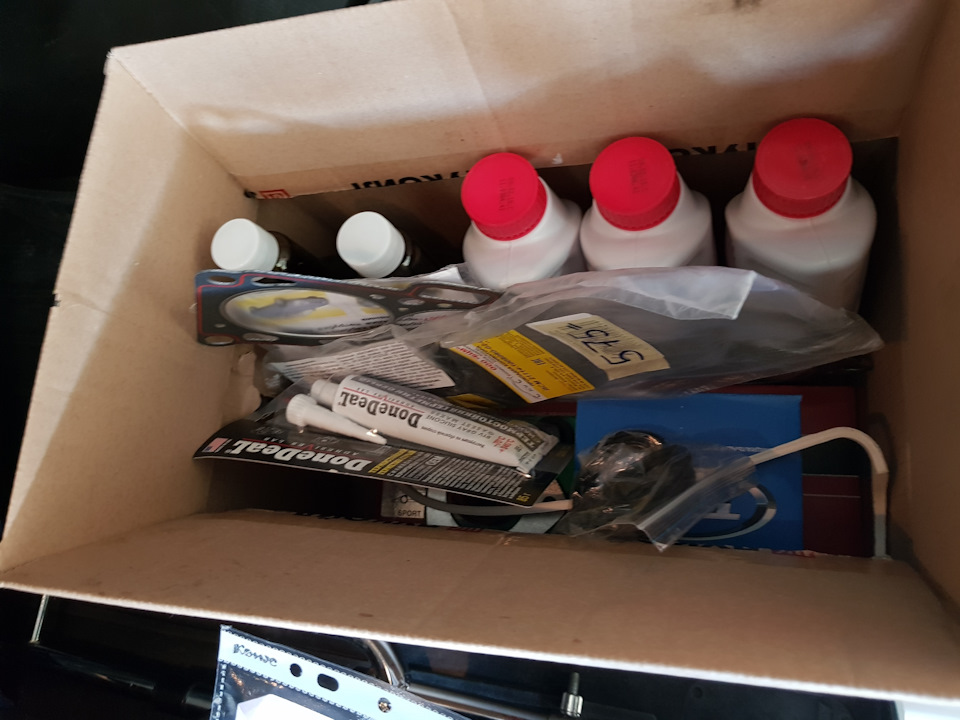 Пробило прокладку под головкой. — Lada 2114, 1,6 л, 2012 года | поломка ...