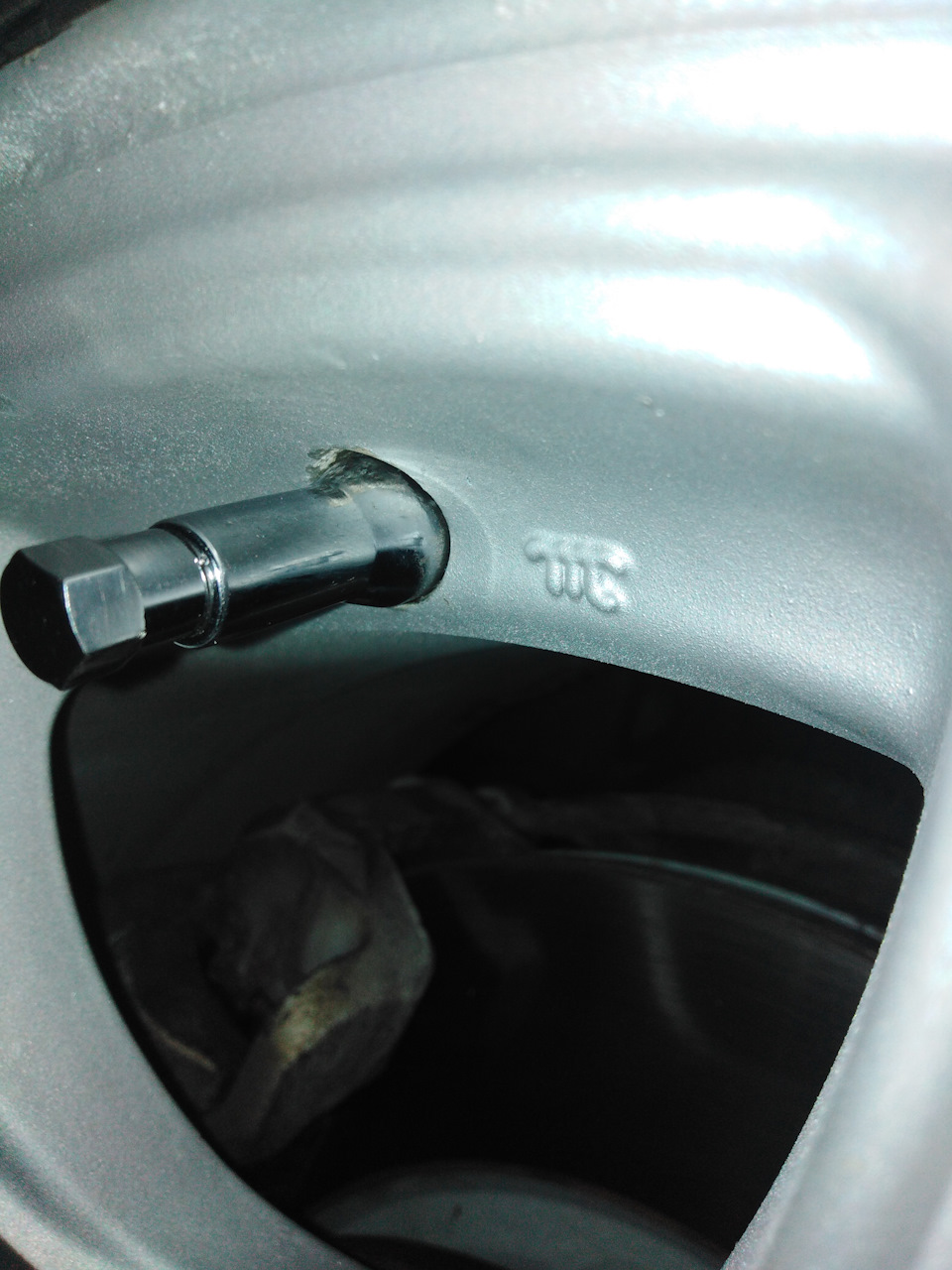 Левое переднее колесо(спускает) — SsangYong Rexton (1G), 2,3 л, 2006 ...