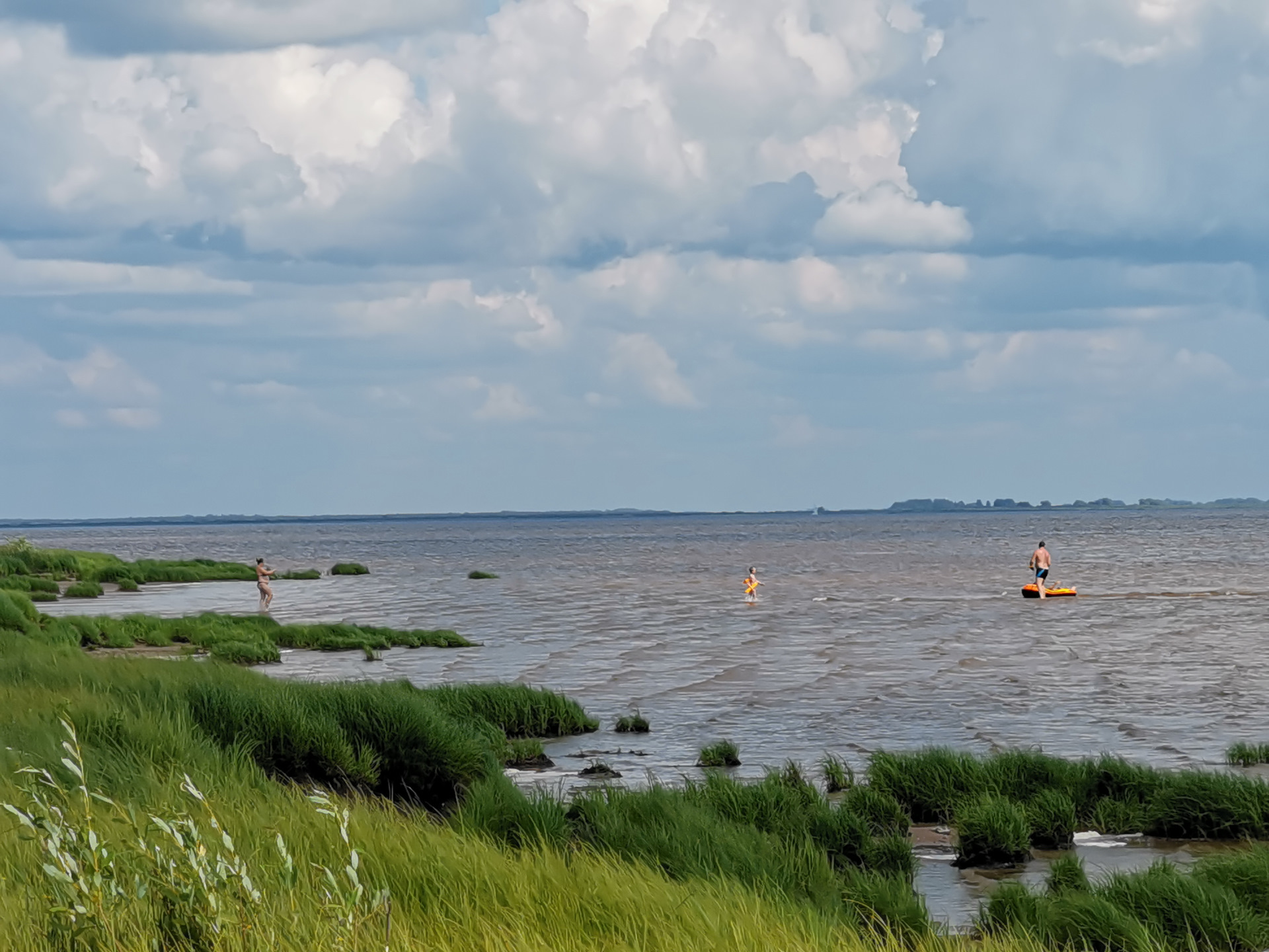 Пляж на озере Ильмень Великий Новгород