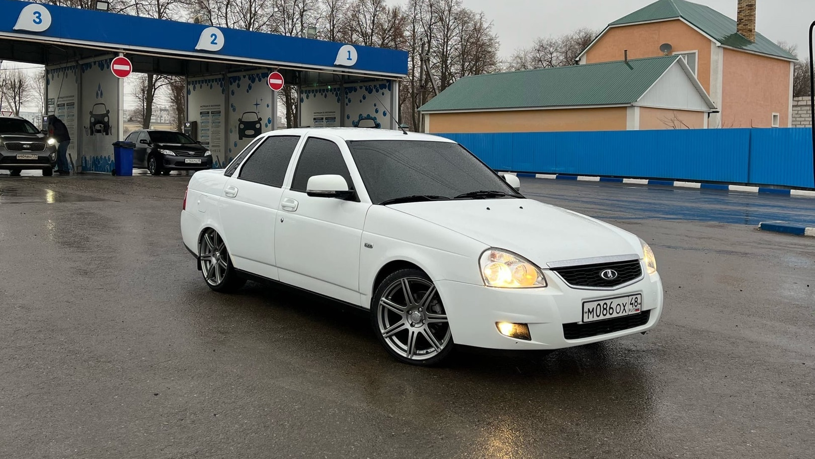 Lada Приора седан 1.6 бензиновый 2015 | White и точка на DRIVE2