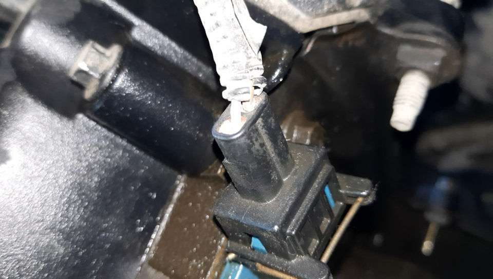 Течет масло из под клапанной крышки после замены на новую. — Ford Focus ...