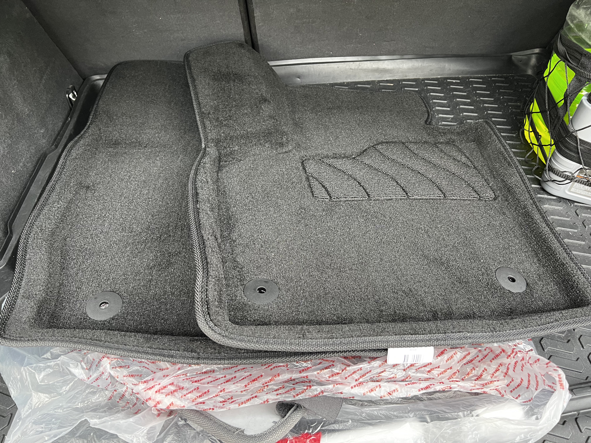 Готовимся к весне, заменил коврики. — Audi Q3 (1G), 2 л, 2011 года ...