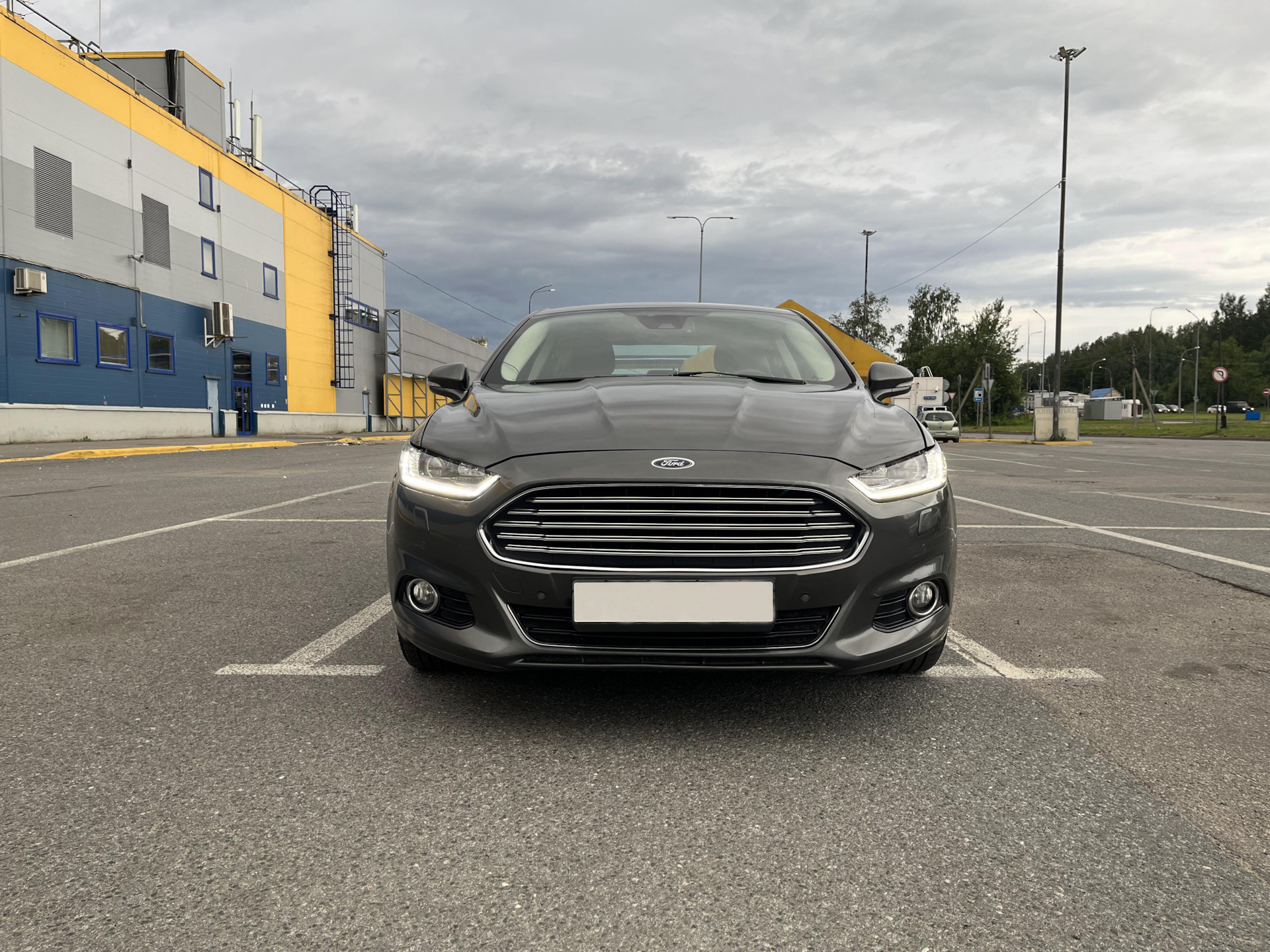 Установка газлифтов крышки багажника — Ford Mondeo V, 2,5 л, 2015 года ...