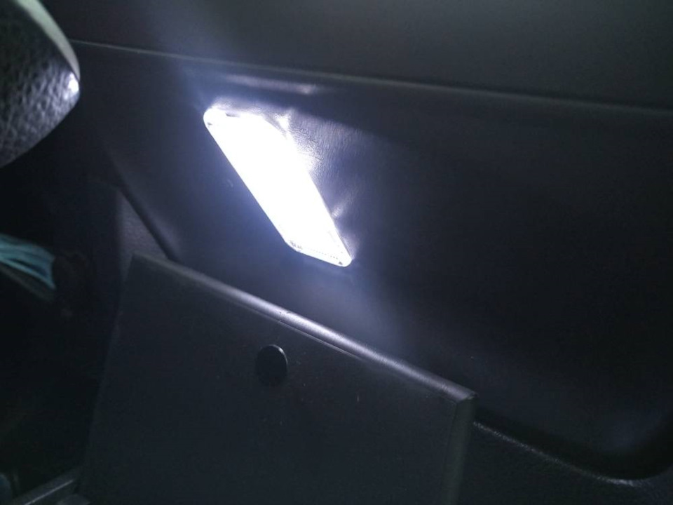 Подсветка подстаканников. — Nissan Tiida (1G), 1,6 л, 2012 года ...