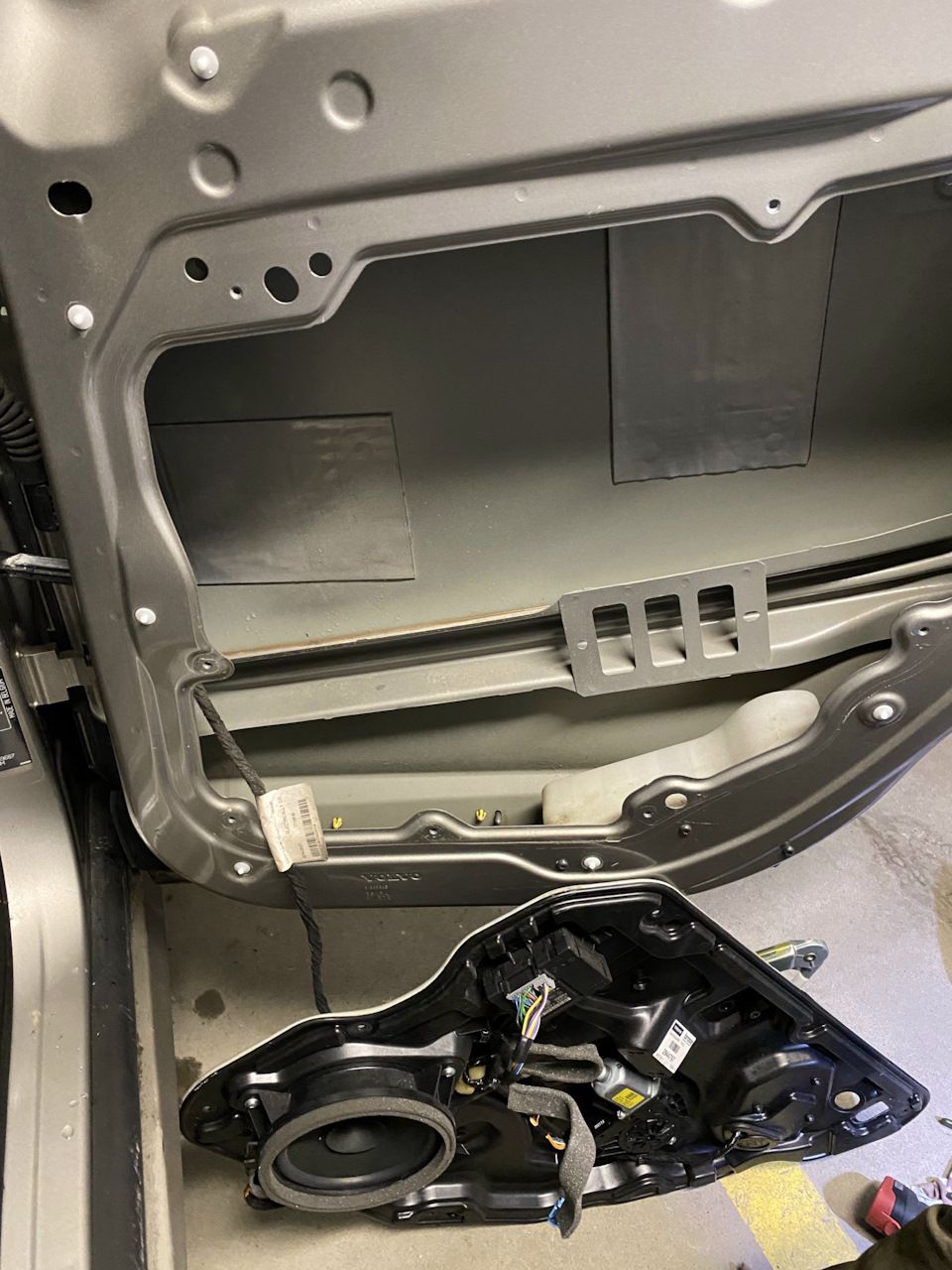 Моторчик замка двери не жужжит — Volvo XC60 (1G), 2,4 л, 2014 года ...