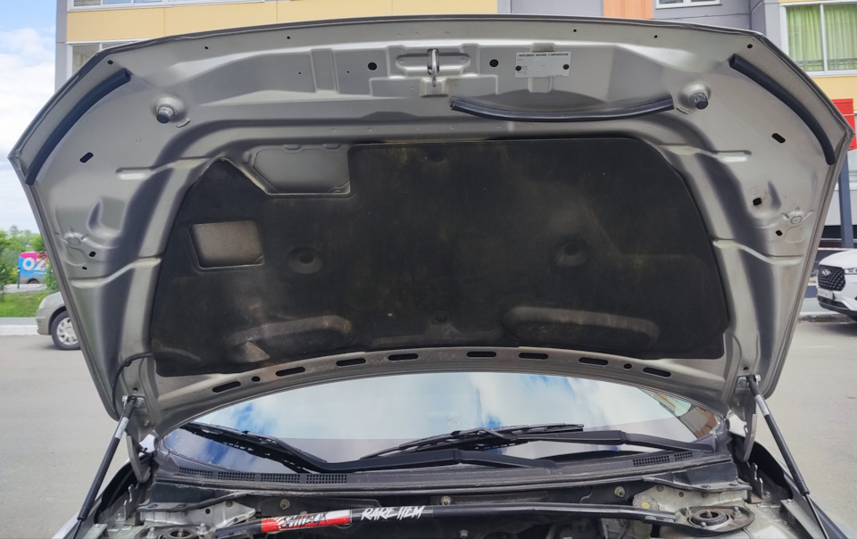 Уплотнитель капота — Mitsubishi Lancer X, 2,4 л, 2012 года | аксессуары ...