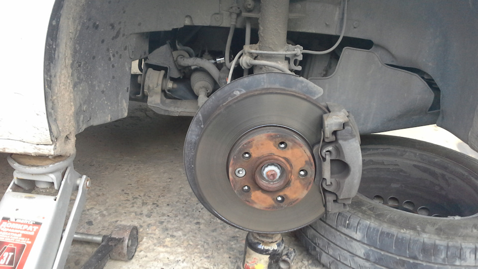 Замена резинок переднего стабилизатора поперечной устойчивости ...