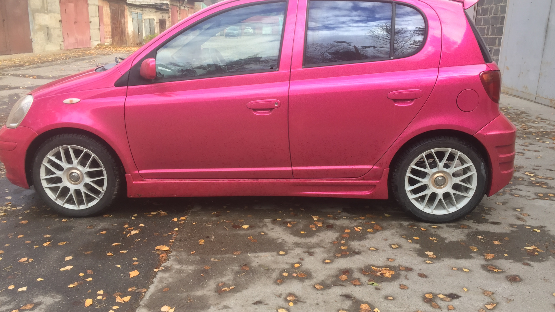 Toyota Vitz Pink