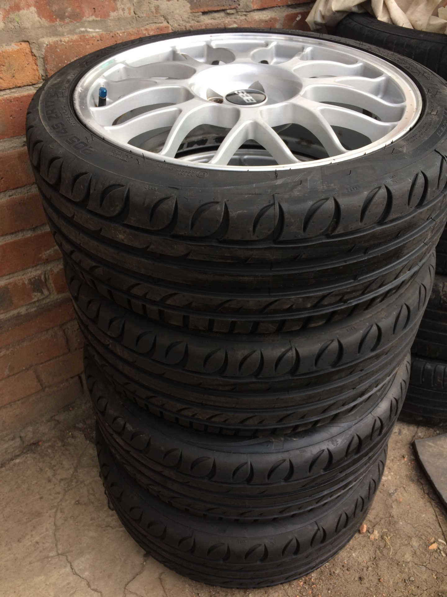 Tigar 205 45 r17. 205/45 R17. Покрышка Тигар r17 205 40. Автошина Tigar UHP 205/45 r17. Шина Tigar Winter 205/45r17.